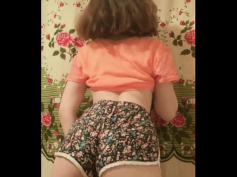 ❤️ Сексуальная юная малышка делает стриптиз снимая свои шортики на камеру ❤️ Красивое порно на нашем сайте ️