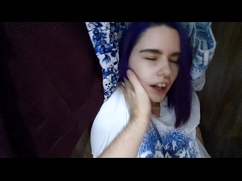❤️ Нашел сестренку в шкафу и помог кончить ❤️ Красивое порно на нашем сайте ️